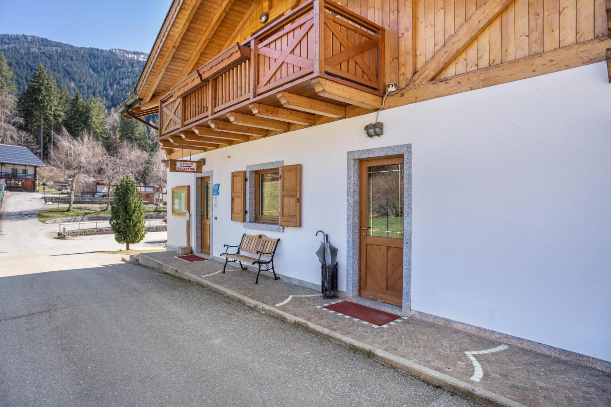 Chalet Camping Fae 3 Villa Madonna Exterior foto